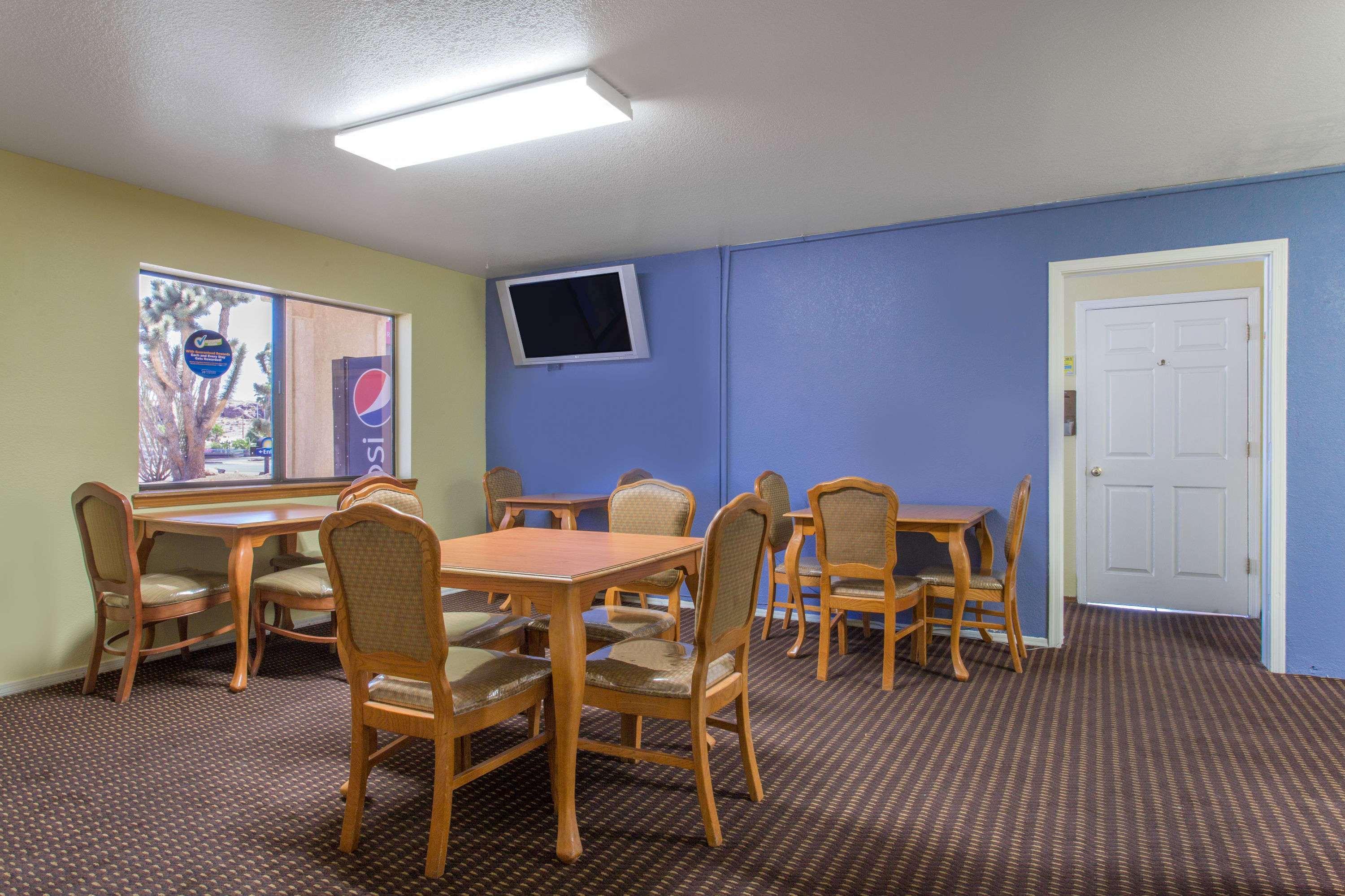 Days Inn By Wyndham Kingman West Екстериор снимка