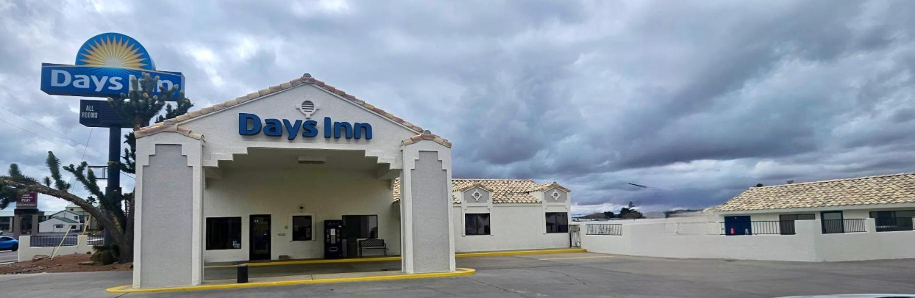 Days Inn By Wyndham Kingman West Екстериор снимка