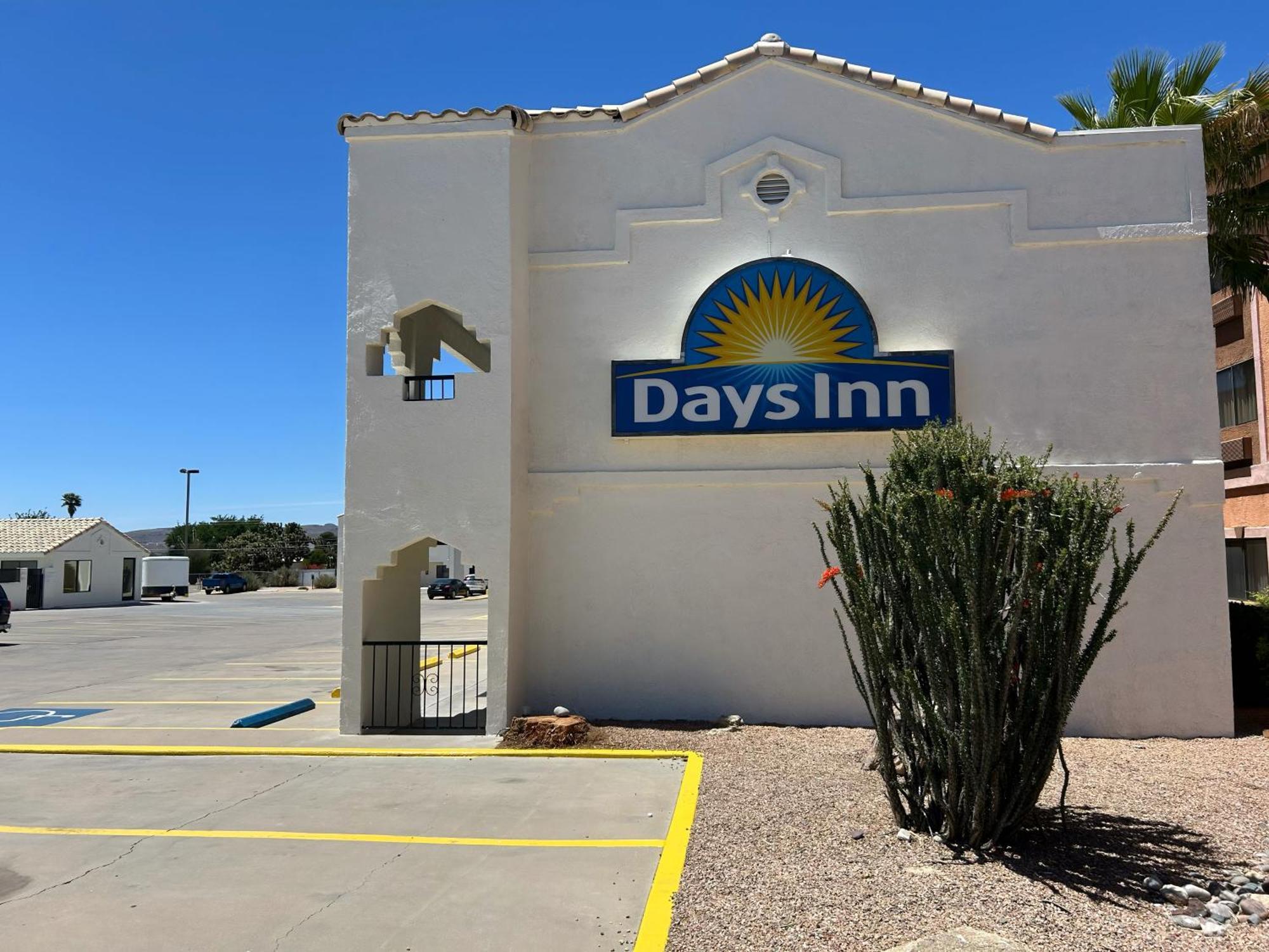 Days Inn By Wyndham Kingman West Екстериор снимка
