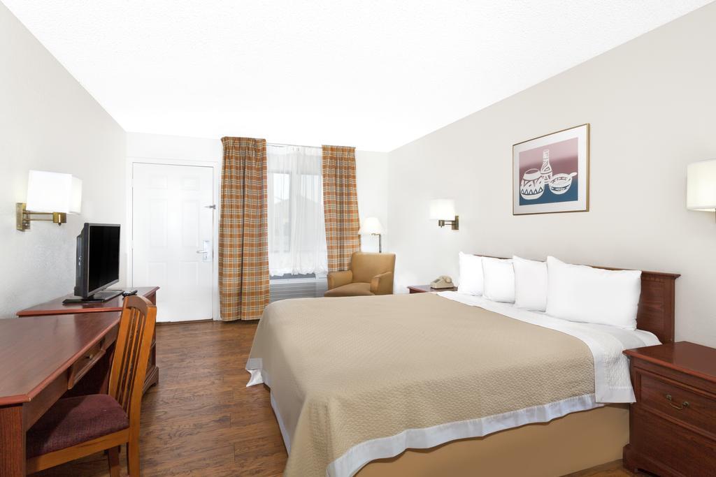 Days Inn By Wyndham Kingman West Екстериор снимка