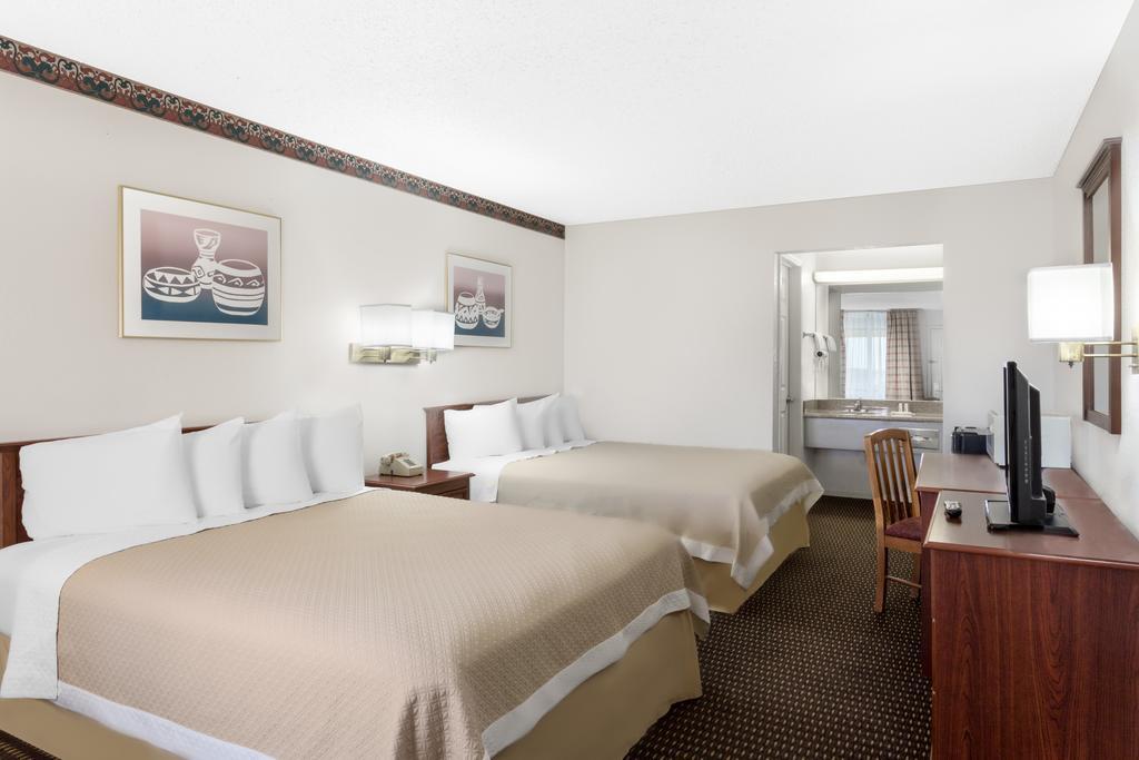 Days Inn By Wyndham Kingman West Екстериор снимка